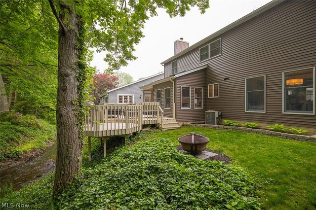578 Red Oak Lane, Bay Village, OH 44140