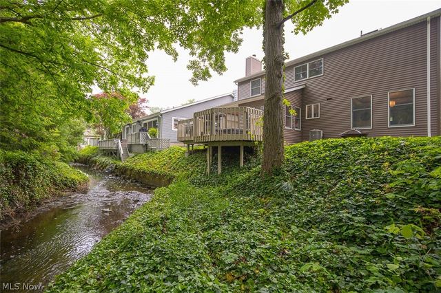 578 Red Oak Lane, Bay Village, OH 44140