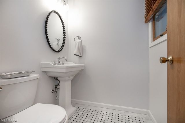 578 Red Oak Lane, Bay Village, OH 44140