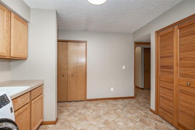 578 Red Oak Lane, Bay Village, OH 44140
