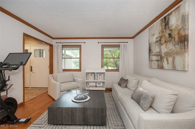 578 Red Oak Lane, Bay Village, OH 44140
