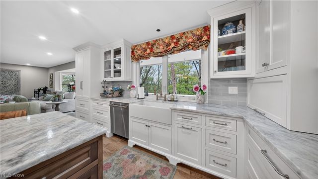 25 Hopewell Trail, Chagrin Falls, OH 44022