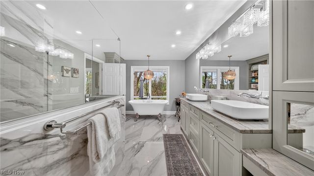 25 Hopewell Trail, Chagrin Falls, OH 44022