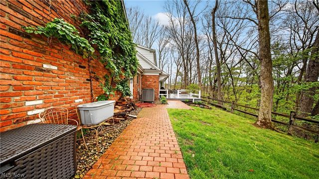 25 Hopewell Trail, Chagrin Falls, OH 44022