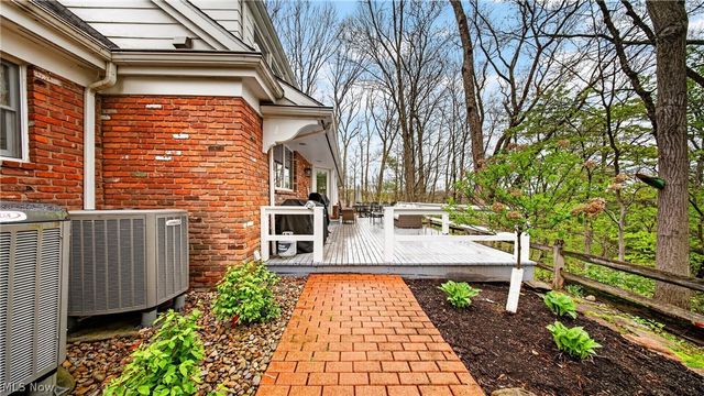 25 Hopewell Trail, Chagrin Falls, OH 44022