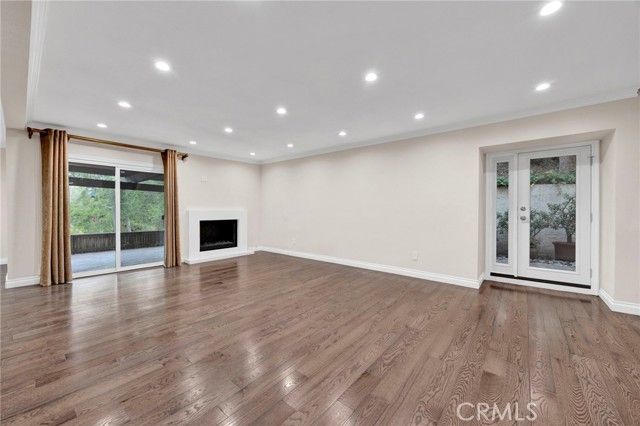 69 Penhill Court, Glendale, CA 91206