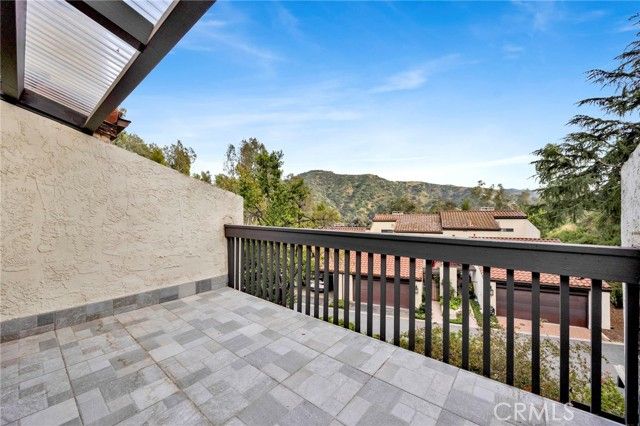69 Penhill Court, Glendale, CA 91206