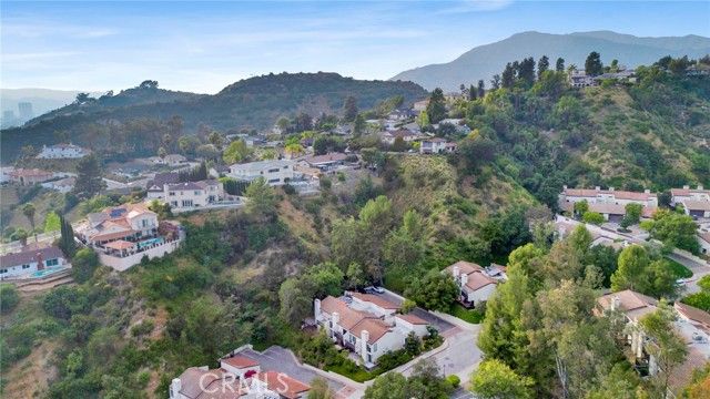 69 Penhill Court, Glendale, CA 91206