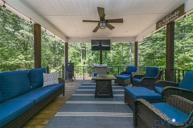 8470 Elysium Dr, Lanexa, VA 23089