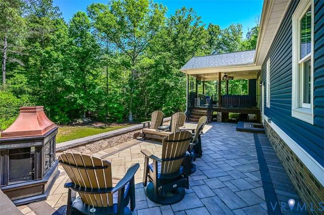 8470 Elysium Dr, Lanexa, VA 23089