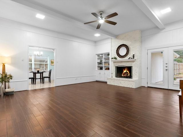 1915 Chesham Drive, Carrollton, TX 75007