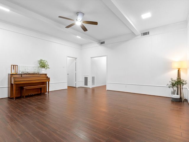 1915 Chesham Drive, Carrollton, TX 75007