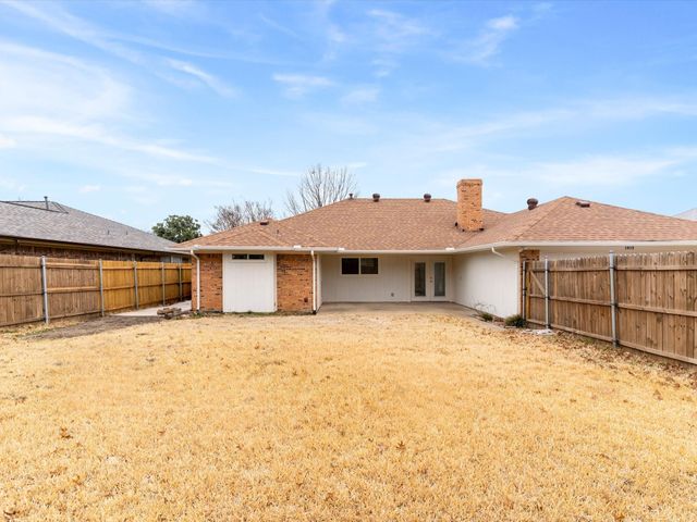 1915 Chesham Drive, Carrollton, TX 75007