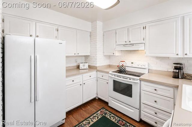 1962 Canary Court, Troy, MI 48084
