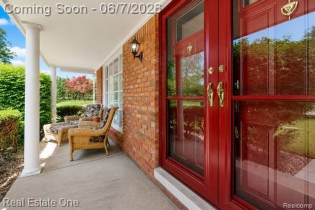 1962 Canary Court, Troy, MI 48084