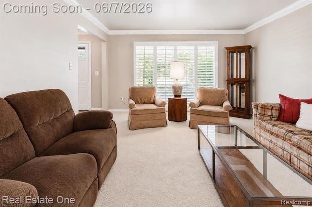 1962 Canary Court, Troy, MI 48084