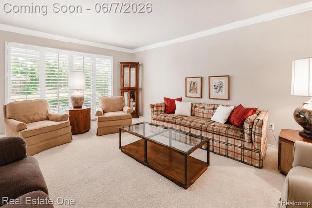 1962 Canary Court, Troy, MI 48084