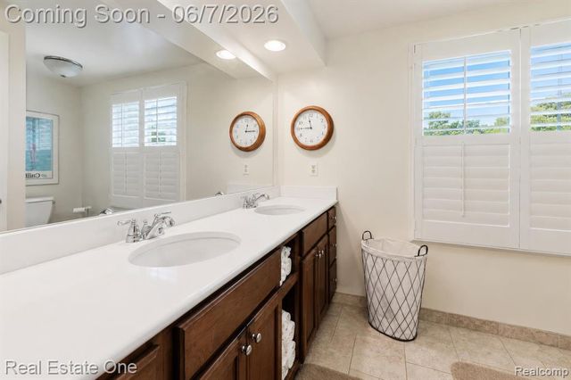 1962 Canary Court, Troy, MI 48084