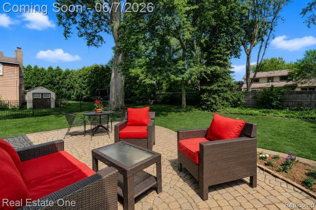 1962 Canary Court, Troy, MI 48084