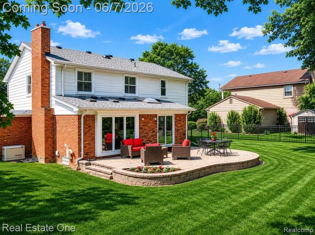 1962 Canary Court, Troy, MI 48084