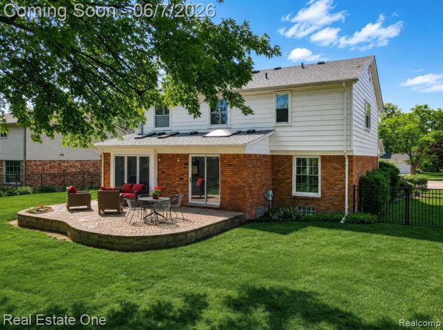 1962 Canary Court, Troy, MI 48084