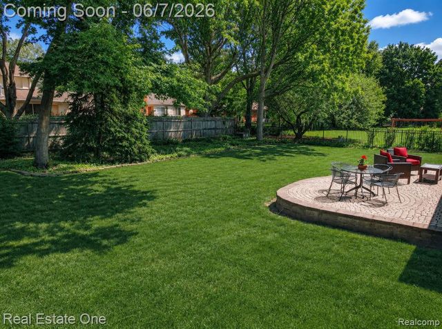 1962 Canary Court, Troy, MI 48084
