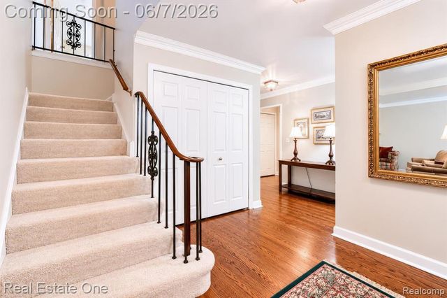 1962 Canary Court, Troy, MI 48084