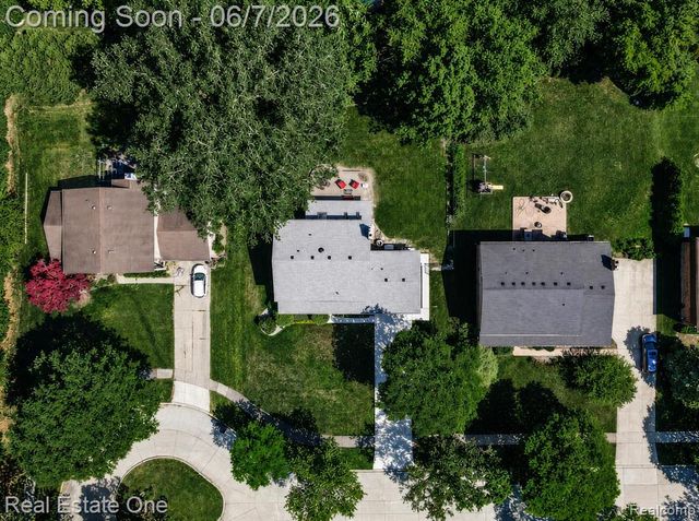 1962 Canary Court, Troy, MI 48084