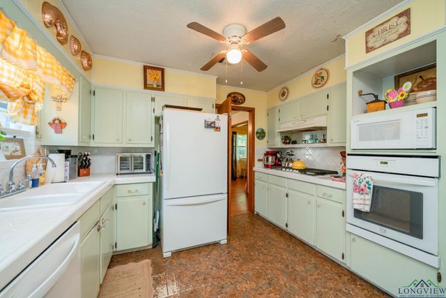 1867 Gum Springs, Longview, TX 75602