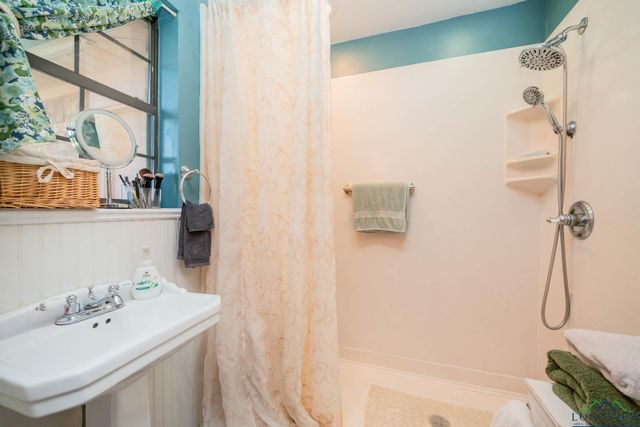 1867 Gum Springs, Longview, TX 75602