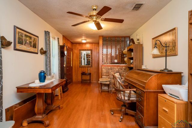 1867 Gum Springs, Longview, TX 75602