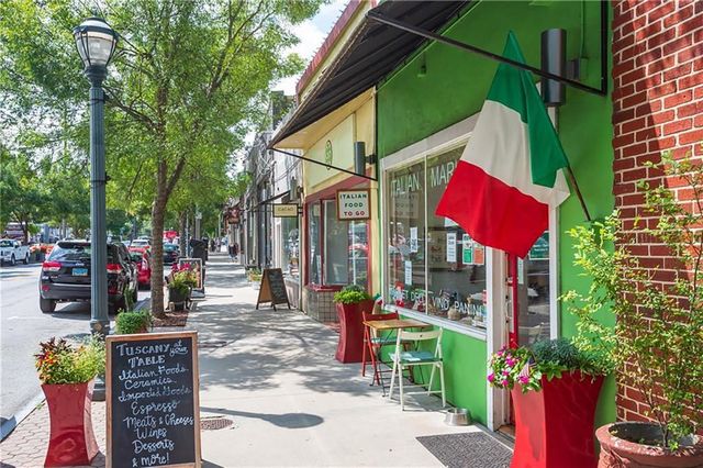 617 Kimberly NE Lane, Atlanta, GA 30306