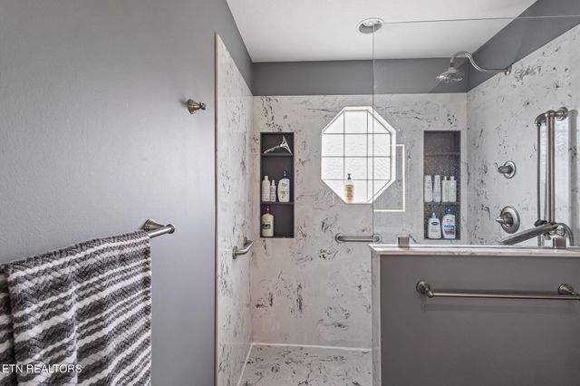 5545 J Riley West Rd, Greenback, TN 37742