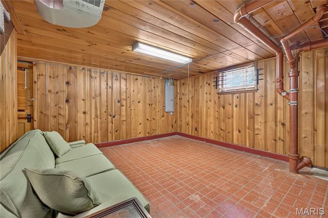 7615 N Sunset Drive, Pasadena Park, MO 63121