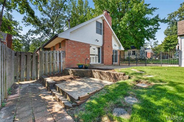 7615 N Sunset Drive, Pasadena Park, MO 63121