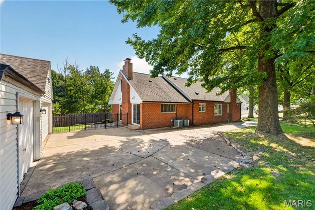 7615 N Sunset Drive, Pasadena Park, MO 63121