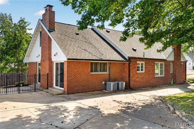 7615 N Sunset Drive, Pasadena Park, MO 63121