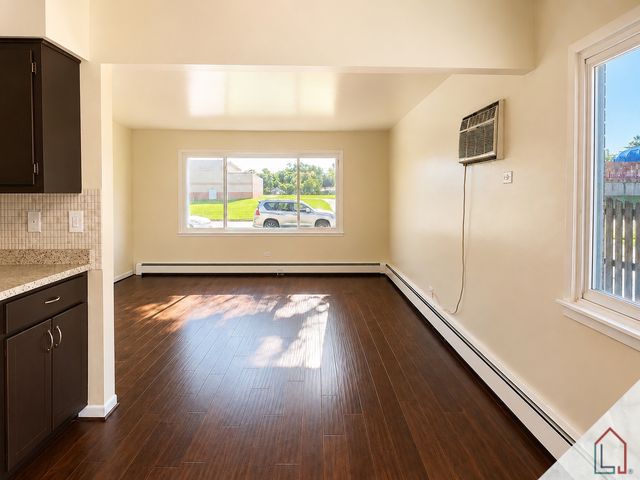 18213 Morgan Street 1N, Homewood, IL 60430