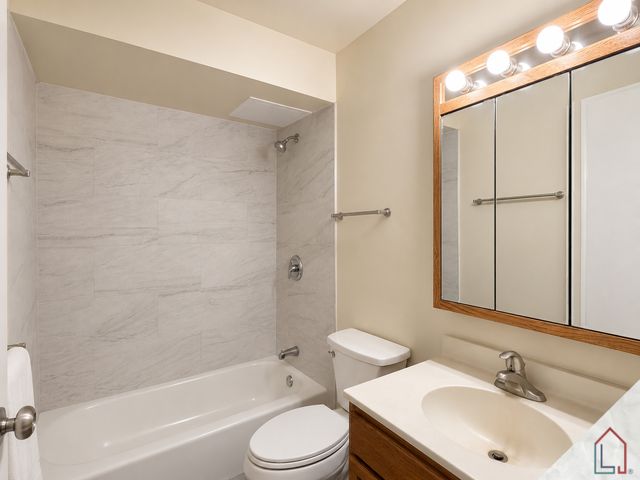 18213 Morgan Street 1N, Homewood, IL 60430