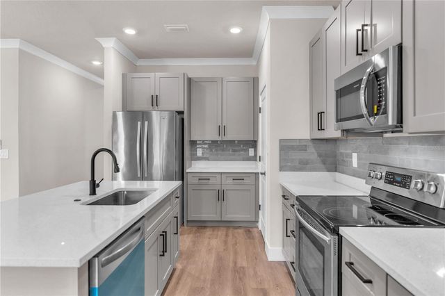 2203 W LOWRY AVENUE, Plant City, FL 33563