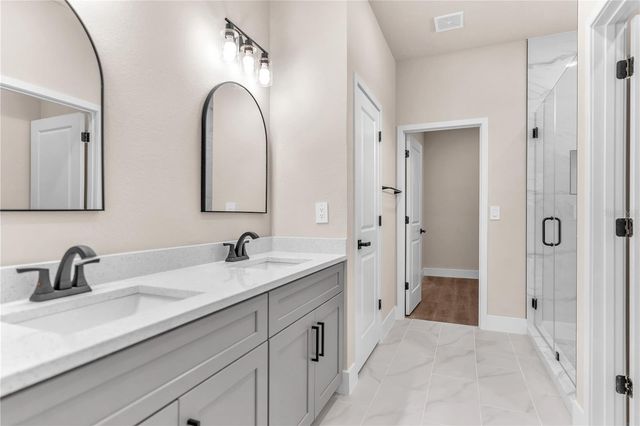 2203 W LOWRY AVENUE, Plant City, FL 33563