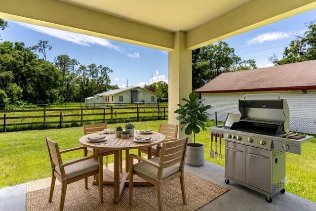 2203 W LOWRY AVENUE, Plant City, FL 33563