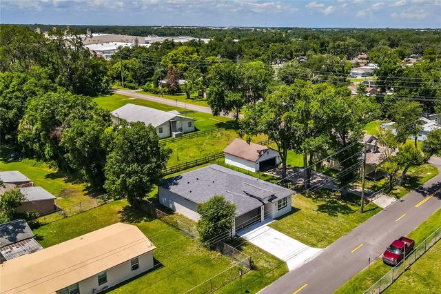 2203 W LOWRY AVENUE, Plant City, FL 33563