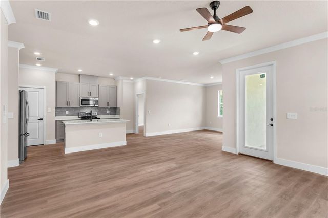 2203 W LOWRY AVENUE, Plant City, FL 33563