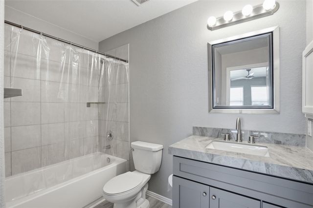 709 N Bayshore Drive, La Porte, TX 77571