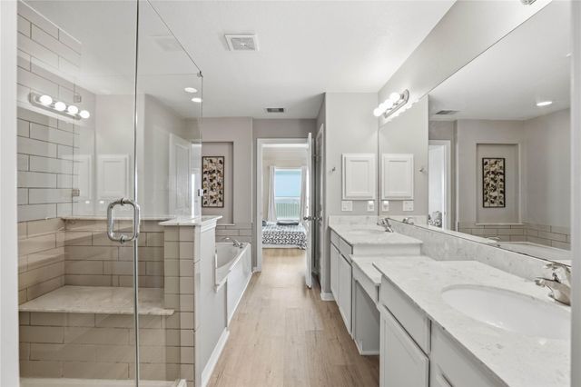 709 N Bayshore Drive, La Porte, TX 77571