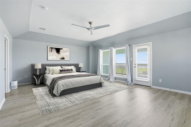 709 N Bayshore Drive, La Porte, TX 77571