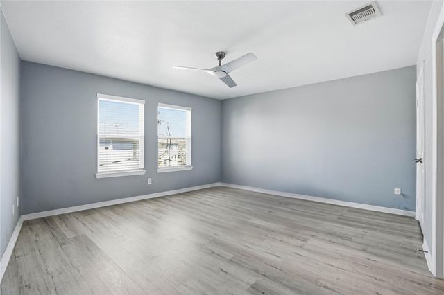 709 N Bayshore Drive, La Porte, TX 77571