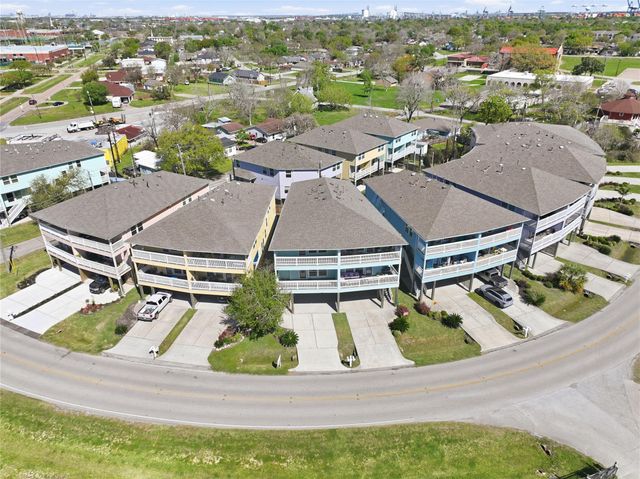 709 N Bayshore Drive, La Porte, TX 77571