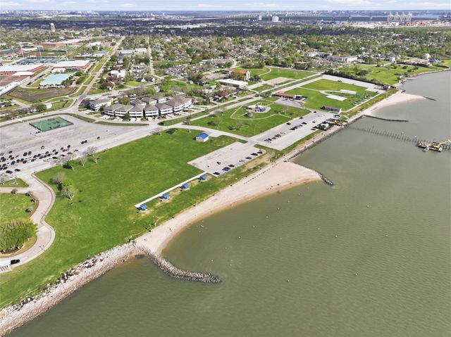 709 N Bayshore Drive, La Porte, TX 77571